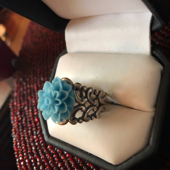 Vintage Flower Ring - Picture 3 of 5